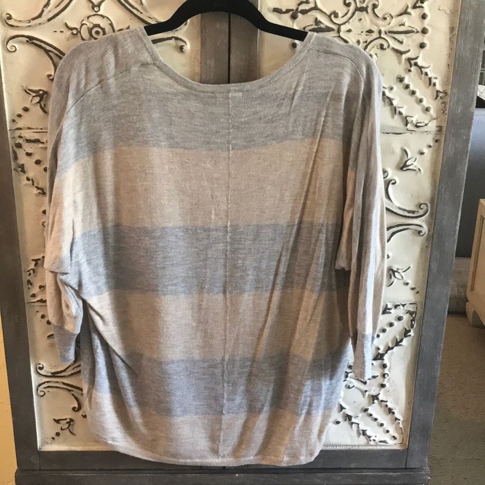 Splendid Sweater - Picture 3 of 4